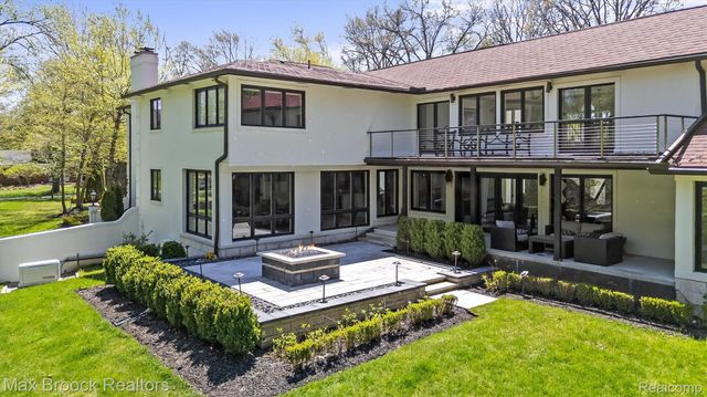 5190 Clarendon Crest Street, Bloomfield Charter Township, MI 48302