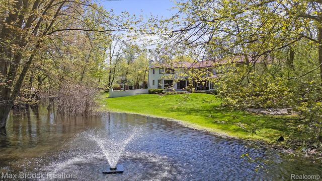 5190 Clarendon Crest Street, Bloomfield Charter Township, MI 48302