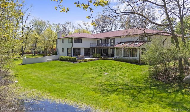 5190 Clarendon Crest Street, Bloomfield Charter Township, MI 48302