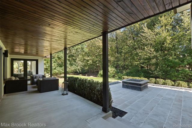 5190 Clarendon Crest Street, Bloomfield Charter Township, MI 48302