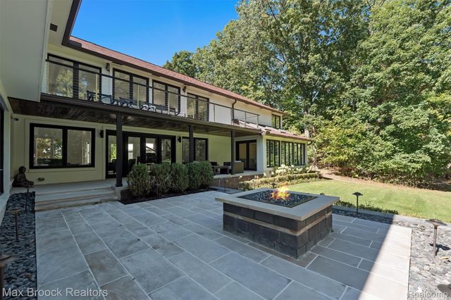 5190 Clarendon Crest Street, Bloomfield Charter Township, MI 48302