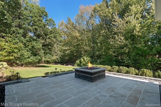 5190 Clarendon Crest Street, Bloomfield Charter Township, MI 48302