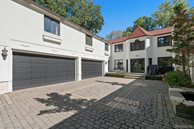 5190 Clarendon Crest Street, Bloomfield Charter Township, MI 48302