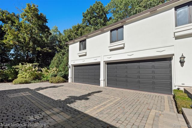 5190 Clarendon Crest Street, Bloomfield Charter Township, MI 48302