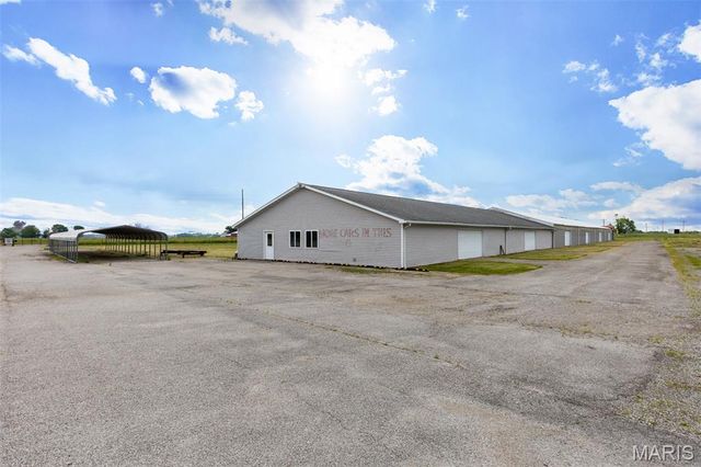 2149 E Frontage Road, Staunton, IL 62088