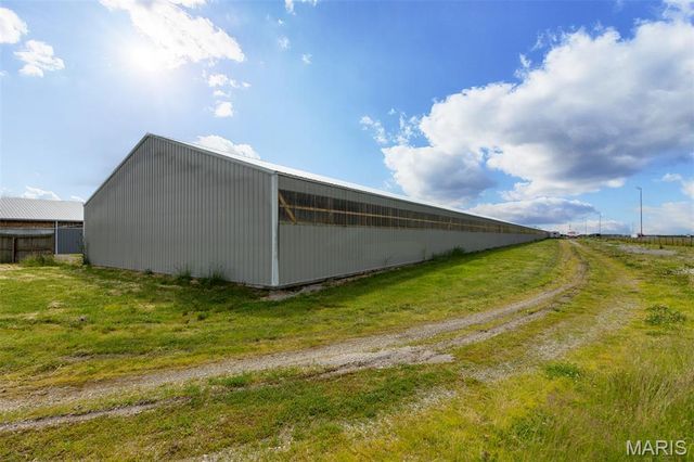 2149 E Frontage Road, Staunton, IL 62088