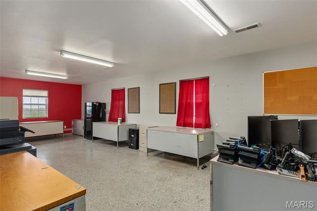 2149 E Frontage Road, Staunton, IL 62088