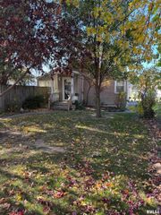 2362 BARKER Street, Clinton, IA 52732