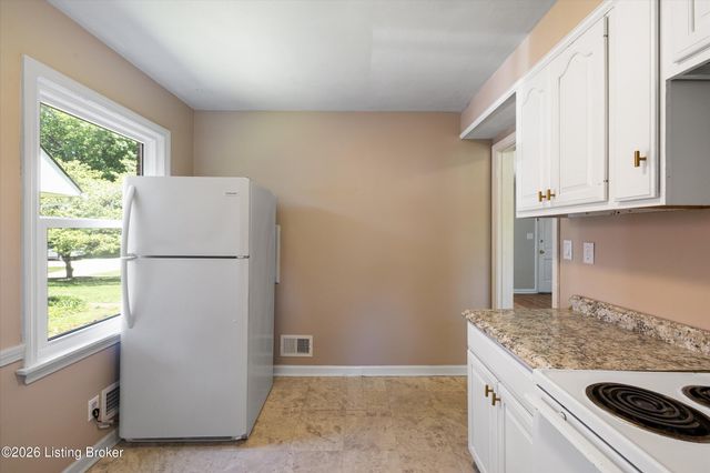 3732 Glenmeade Rd, Louisville, KY 40218
