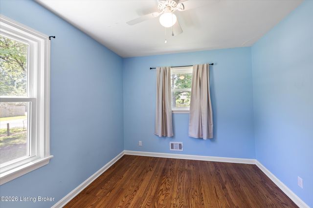 3732 Glenmeade Rd, Louisville, KY 40218