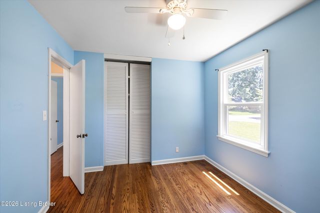 3732 Glenmeade Rd, Louisville, KY 40218