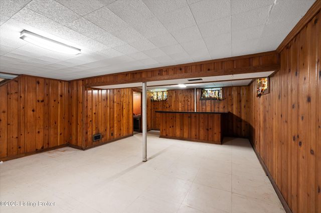 3732 Glenmeade Rd, Louisville, KY 40218