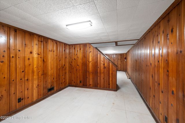 3732 Glenmeade Rd, Louisville, KY 40218