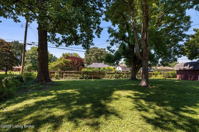 3732 Glenmeade Rd, Louisville, KY 40218