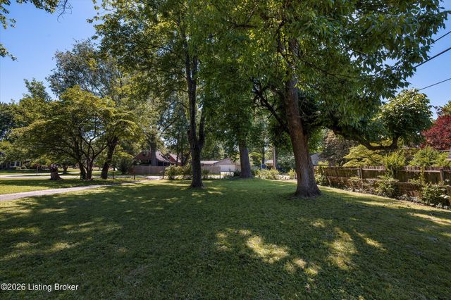 3732 Glenmeade Rd, Louisville, KY 40218