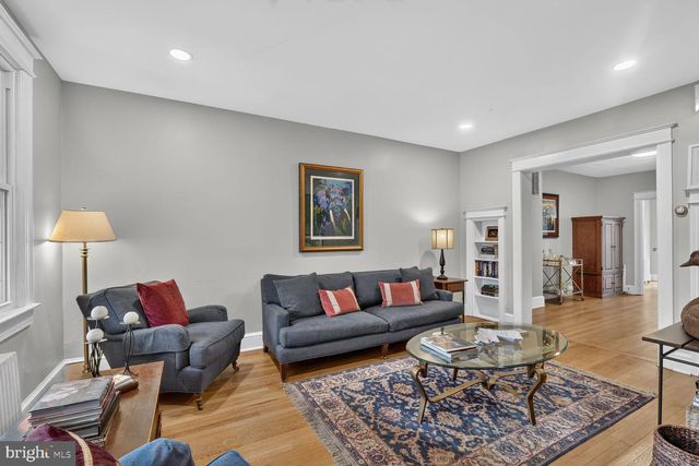2416 39TH ST NW, Washington, DC 20007