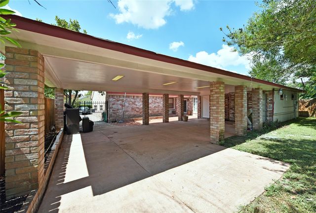 10214 Trade Winds Drive, Houston, TX 77086