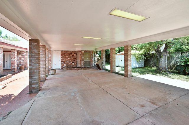 10214 Trade Winds Drive, Houston, TX 77086