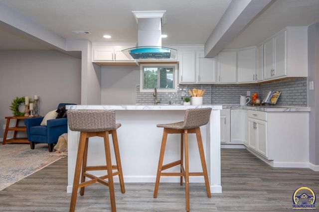 2709 SE Massachusetts AVE, Topeka, KS 66605