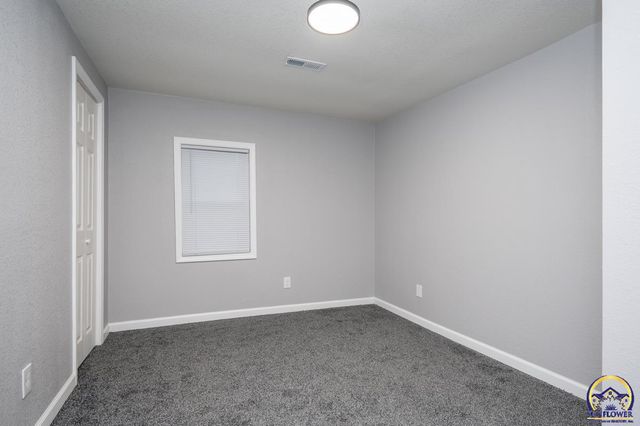 2709 SE Massachusetts AVE, Topeka, KS 66605