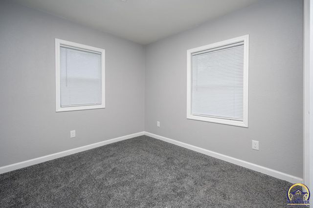 2709 SE Massachusetts AVE, Topeka, KS 66605