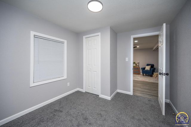 2709 SE Massachusetts AVE, Topeka, KS 66605