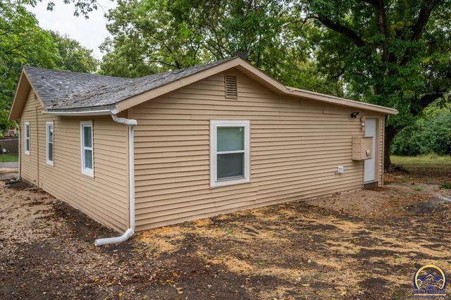 2709 SE Massachusetts AVE, Topeka, KS 66605