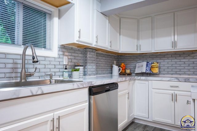 2709 SE Massachusetts AVE, Topeka, KS 66605