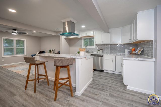 2709 SE Massachusetts AVE, Topeka, KS 66605