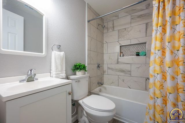 2709 SE Massachusetts AVE, Topeka, KS 66605