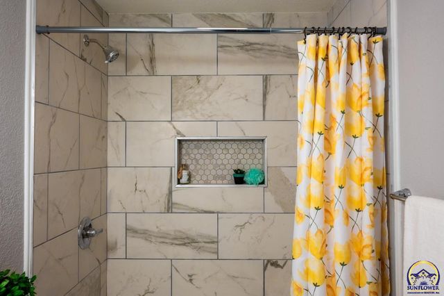 2709 SE Massachusetts AVE, Topeka, KS 66605