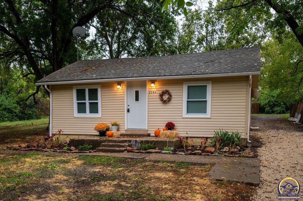2709 SE Massachusetts AVE, Topeka, KS 66605