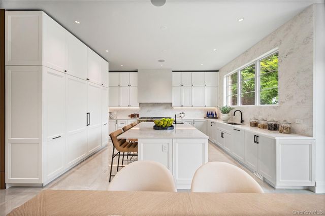 7 Mirrielees Road, Great Neck, NY 11021