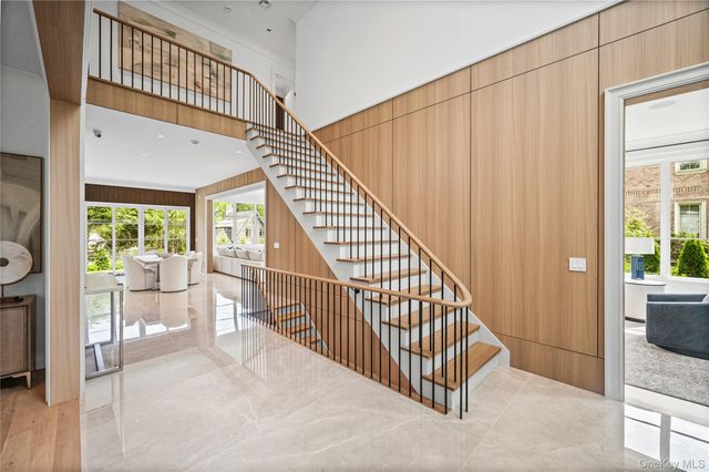 7 Mirrielees Road, Great Neck, NY 11021