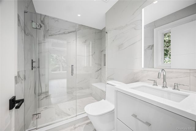 7 Mirrielees Road, Great Neck, NY 11021