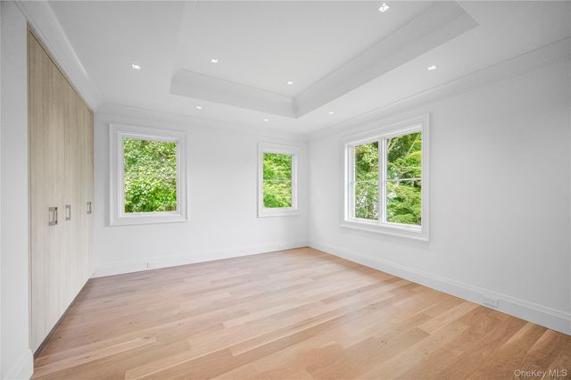 7 Mirrielees Road, Great Neck, NY 11021