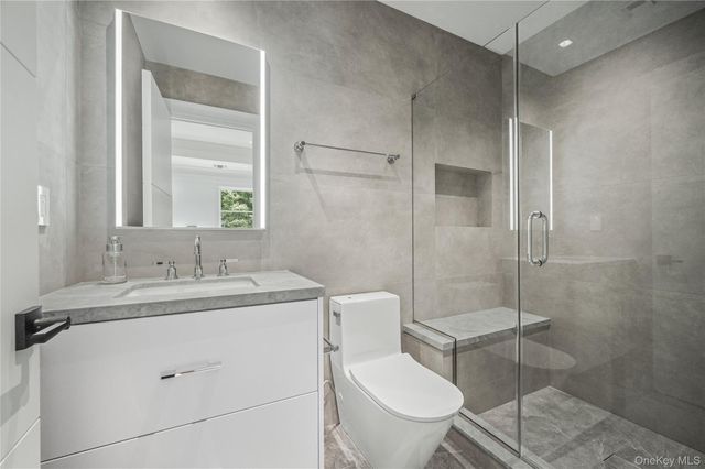 7 Mirrielees Road, Great Neck, NY 11021