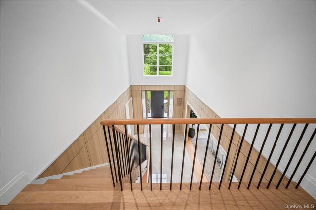 7 Mirrielees Road, Great Neck, NY 11021