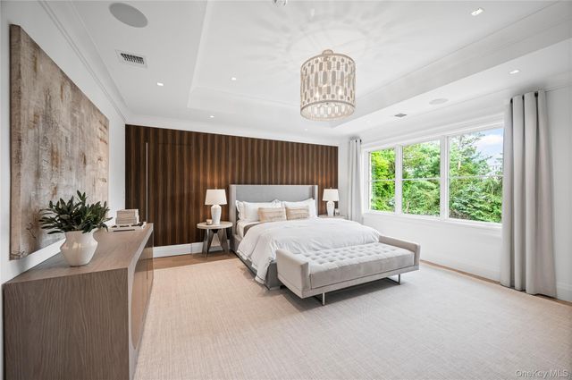 7 Mirrielees Road, Great Neck, NY 11021