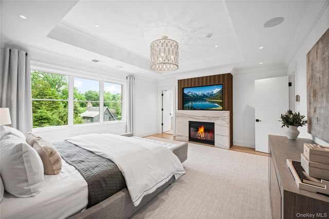 7 Mirrielees Road, Great Neck, NY 11021