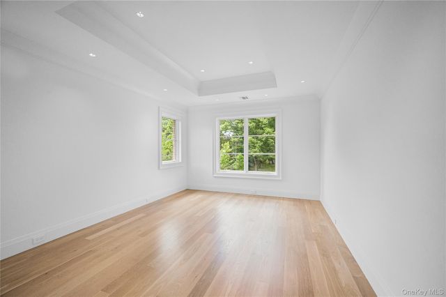 7 Mirrielees Road, Great Neck, NY 11021