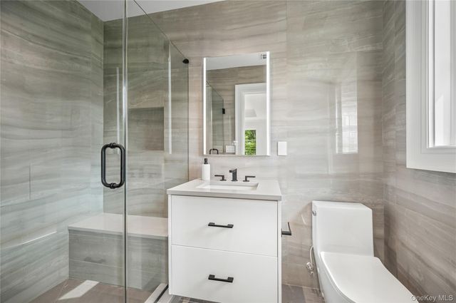 7 Mirrielees Road, Great Neck, NY 11021