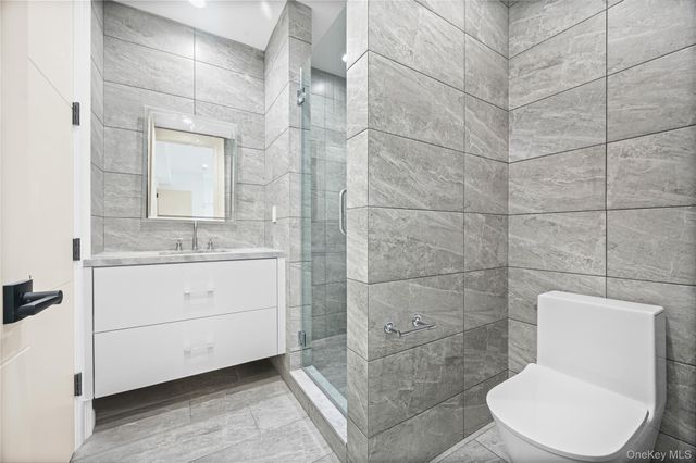 7 Mirrielees Road, Great Neck, NY 11021