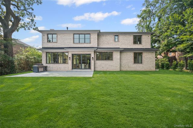 7 Mirrielees Road, Great Neck, NY 11021