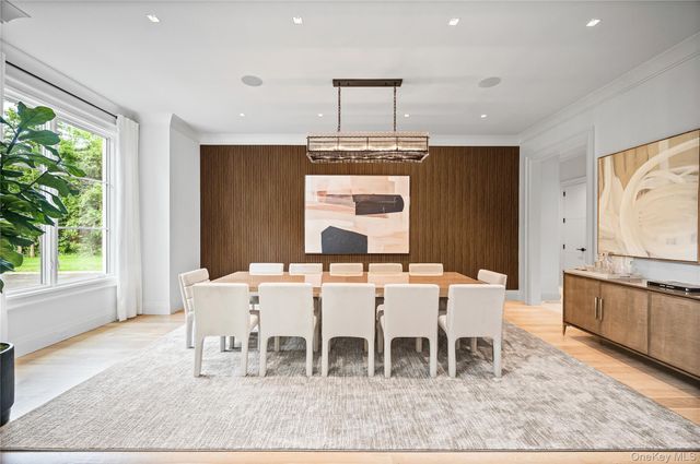 7 Mirrielees Road, Great Neck, NY 11021