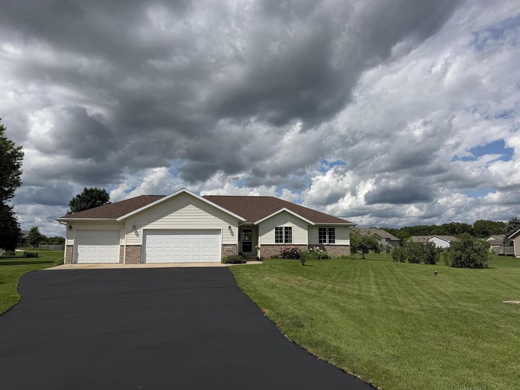 N4194 Country Club Drive, Brodhead, WI 53520
