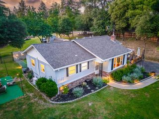 581 Crestview Dr, Diamond Springs, CA 95619