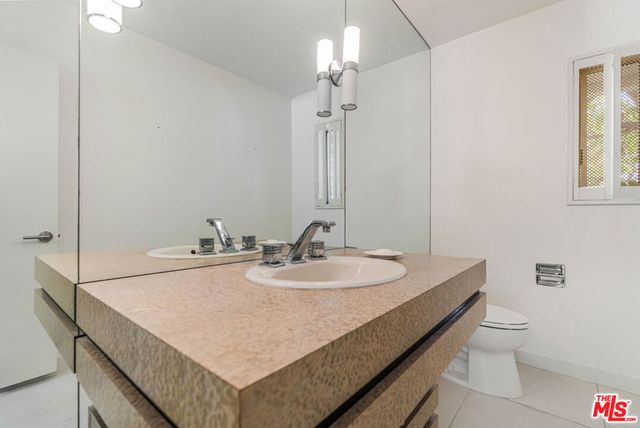 811 N Hillcrest Road, Beverly Hills, CA 90210