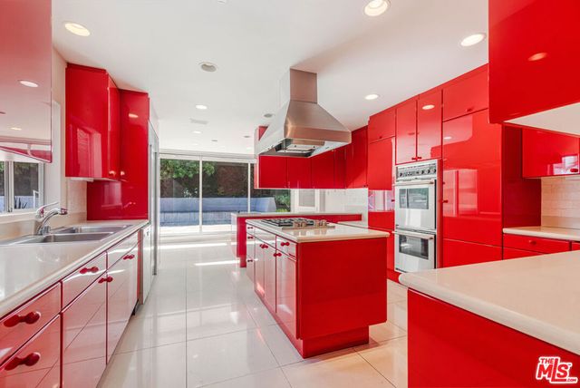 811 N Hillcrest Road, Beverly Hills, CA 90210