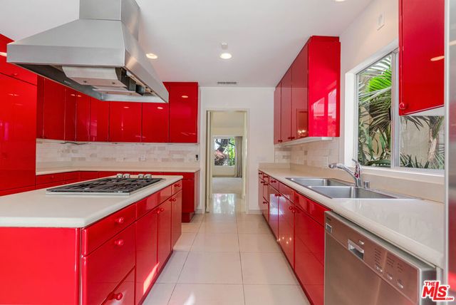 811 N Hillcrest Road, Beverly Hills, CA 90210